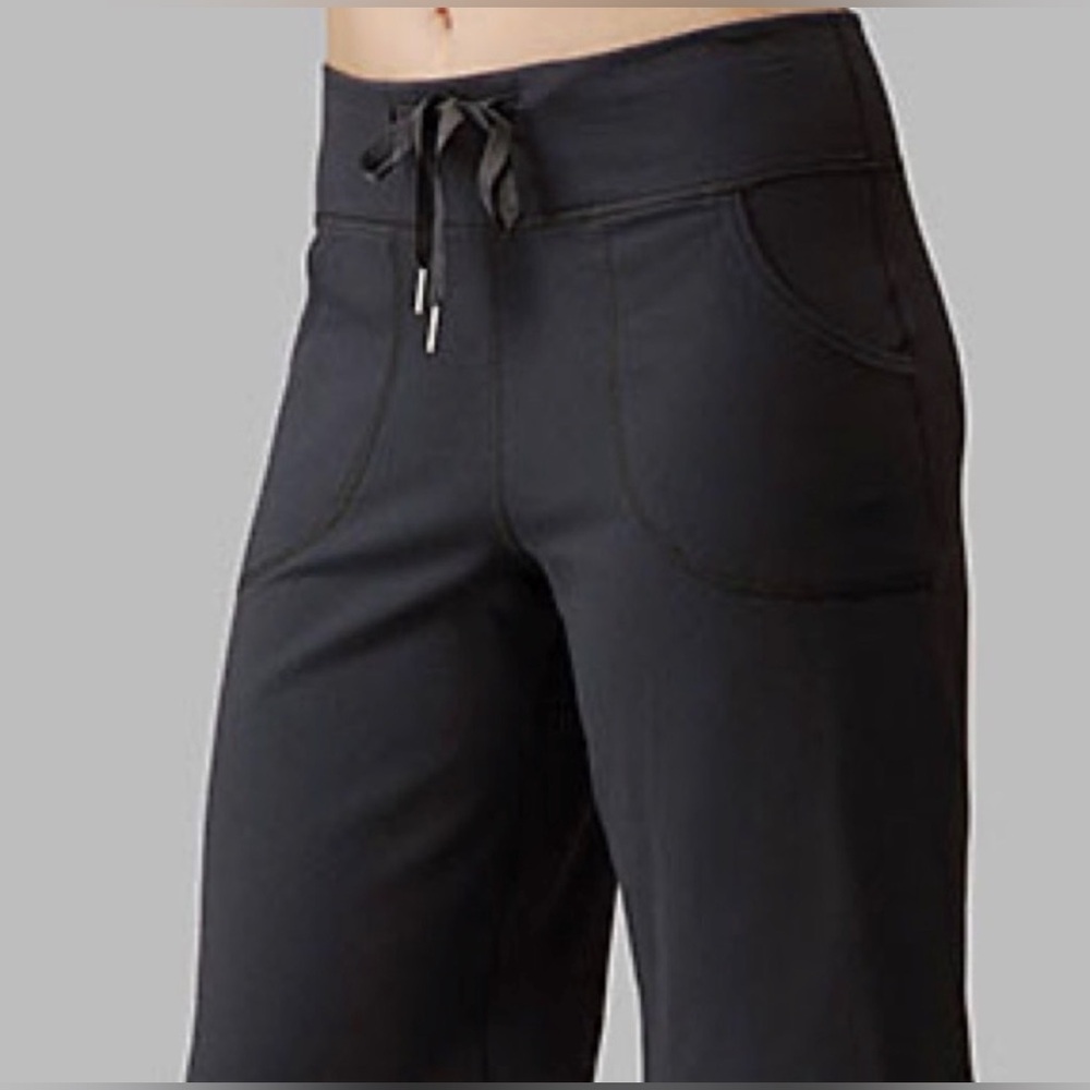 🖤Lululemon Be Still Shorts *Long* size 10